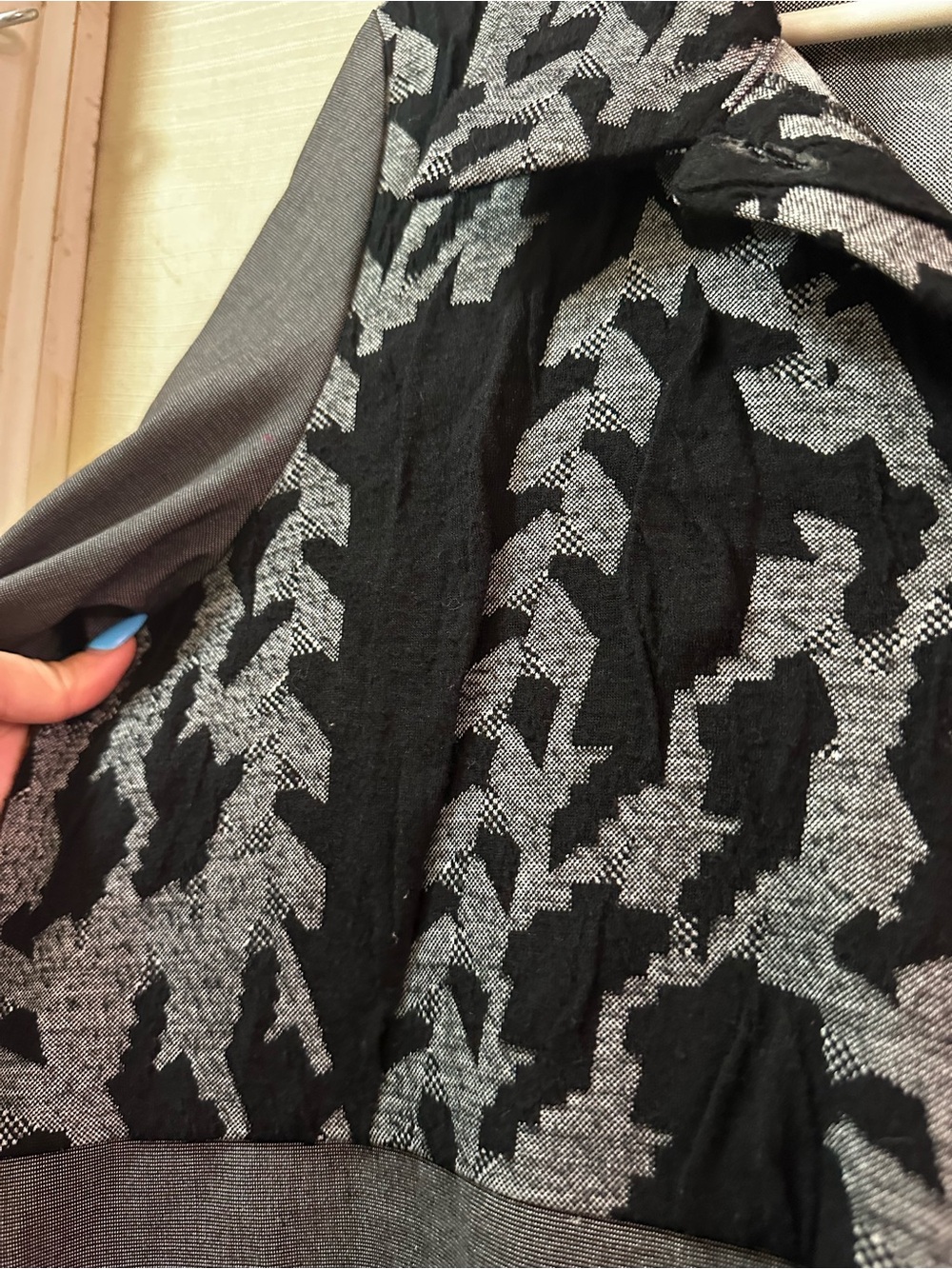 Vintage 90s Lasania Petite Black Grey Abstract Pattern Button Front Blouse - Picture 6 of 7